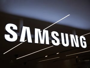 Samsung Grapples with AI Chip Lag as Profit Plunges 55%