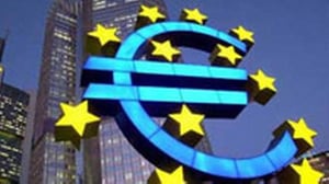 Euro Declines Amid Political Shifts in Europe