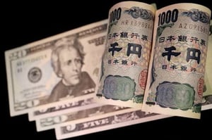 Yen at Weakest Level Since 1990 as Dollar Strengthens