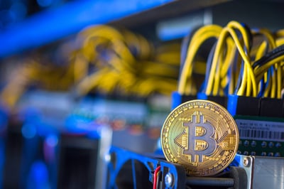 Bitcoin Rallies as US Shutdown Sends Traders to Safe Havens