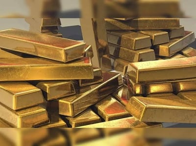 Gold Holds Steady as Markets Brace for Fed Moves in 2025