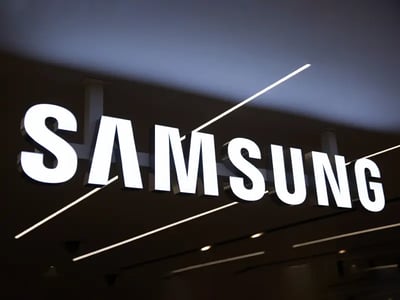 Samsung Grapples with AI Chip Lag as Profit Plunges 55%
