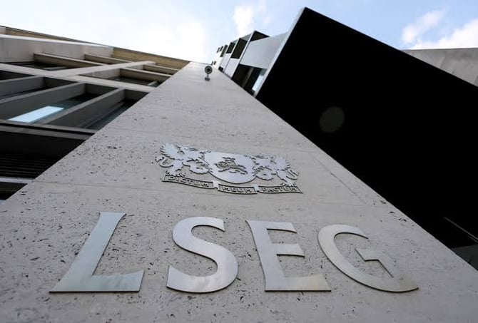 UK’s FTSE 100 Hits Record as HSBC Gains Boost Market Confidence