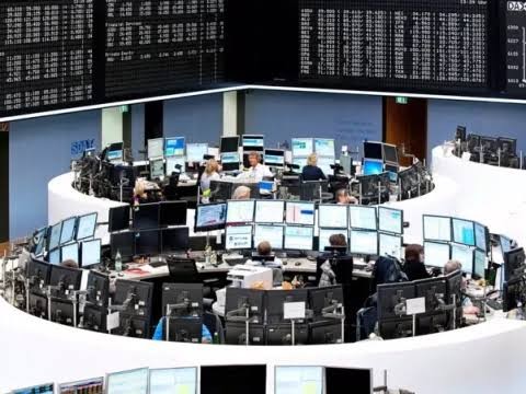 DAX Pushes Higher as Trade Talks Ease Tariff Jitters