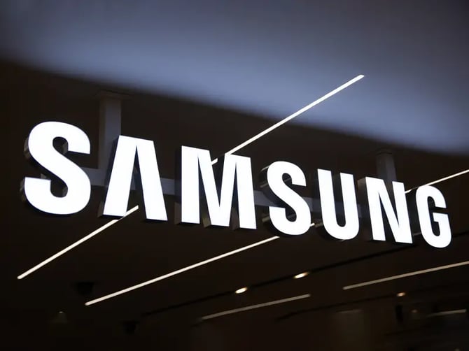 Samsung Grapples with AI Chip Lag as Profit Plunges 55%