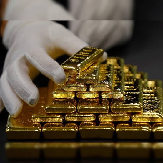 Gold Shines as Copper Loses Its Luster Amid Economic Uncertainty