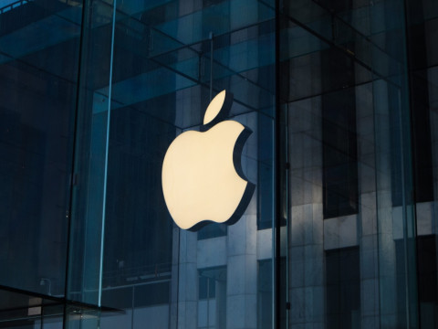 Apple Takes Aim at Banks