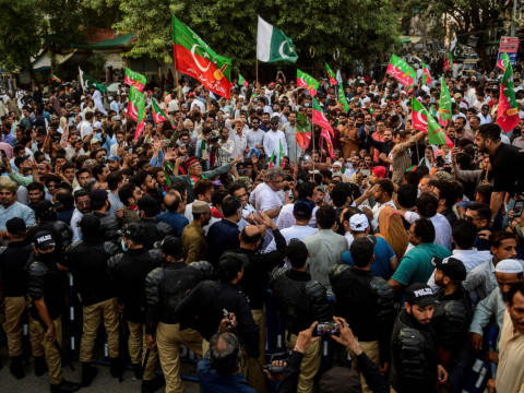 Political Turmoil in Pakistan Threatens Economic Stability
