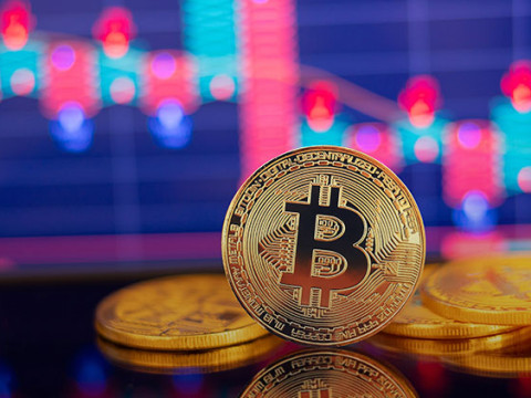 Bitcoin Falls to New Lows as Genesis Downplays Financial Trouble