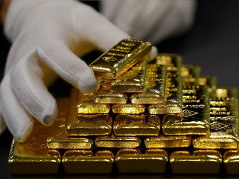 Gold Shines as Copper Loses Its Luster Amid Economic Uncertainty