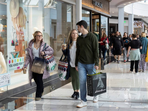 US Retail Sales Rebound Strongly