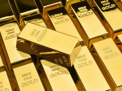 Gold Price Swings as Investors Seek Safe Haven