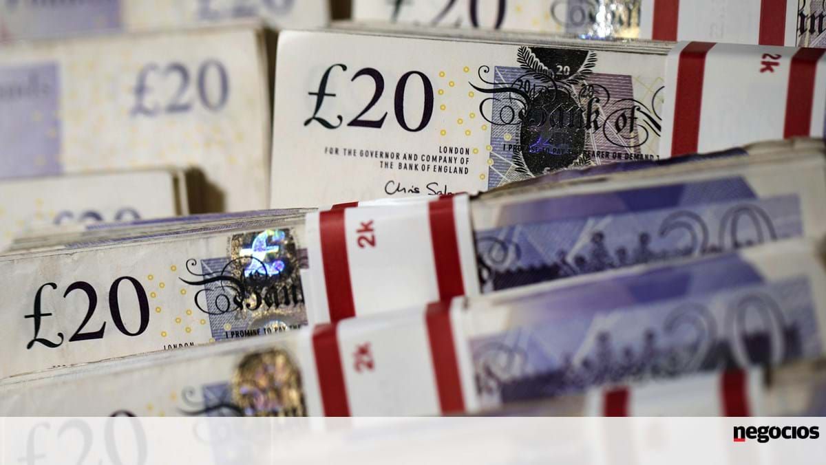 The British Pound Plunges to Record Low Against Dollar