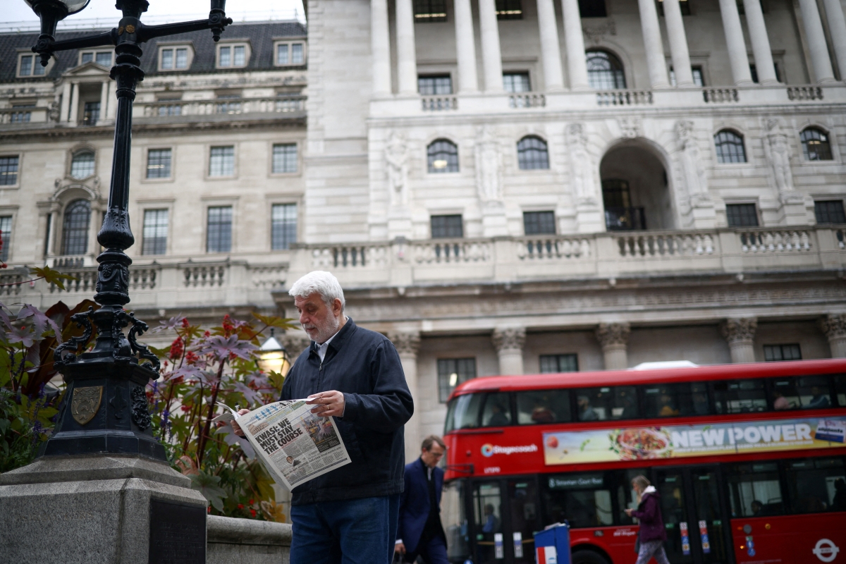 Bank of England Doubles Size of Bond Buy-Back to Calm Market