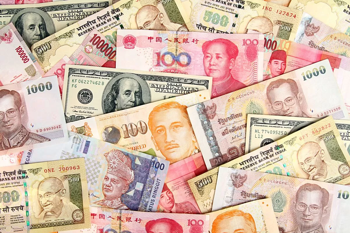 China's Yuan is Collapsing Against the Dollar