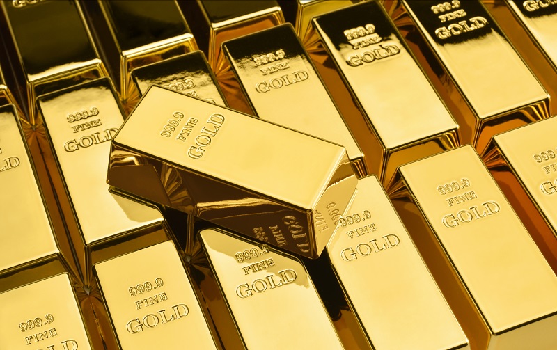 Gold Price Swings as Investors Seek Safe Haven