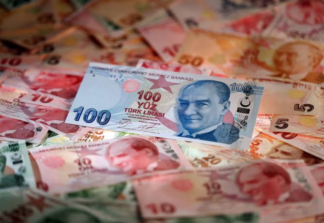 Turkish Lira Falls against Dollar after Steep Interest Rate Hike