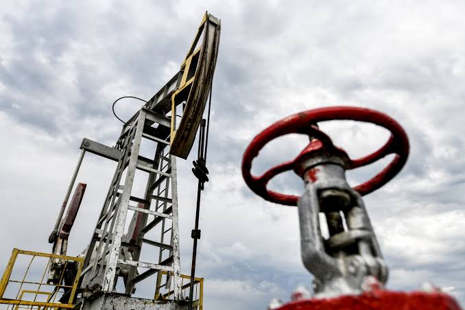 Oil Prices Jump 4% after U.S. Targets Russian Crude Sales